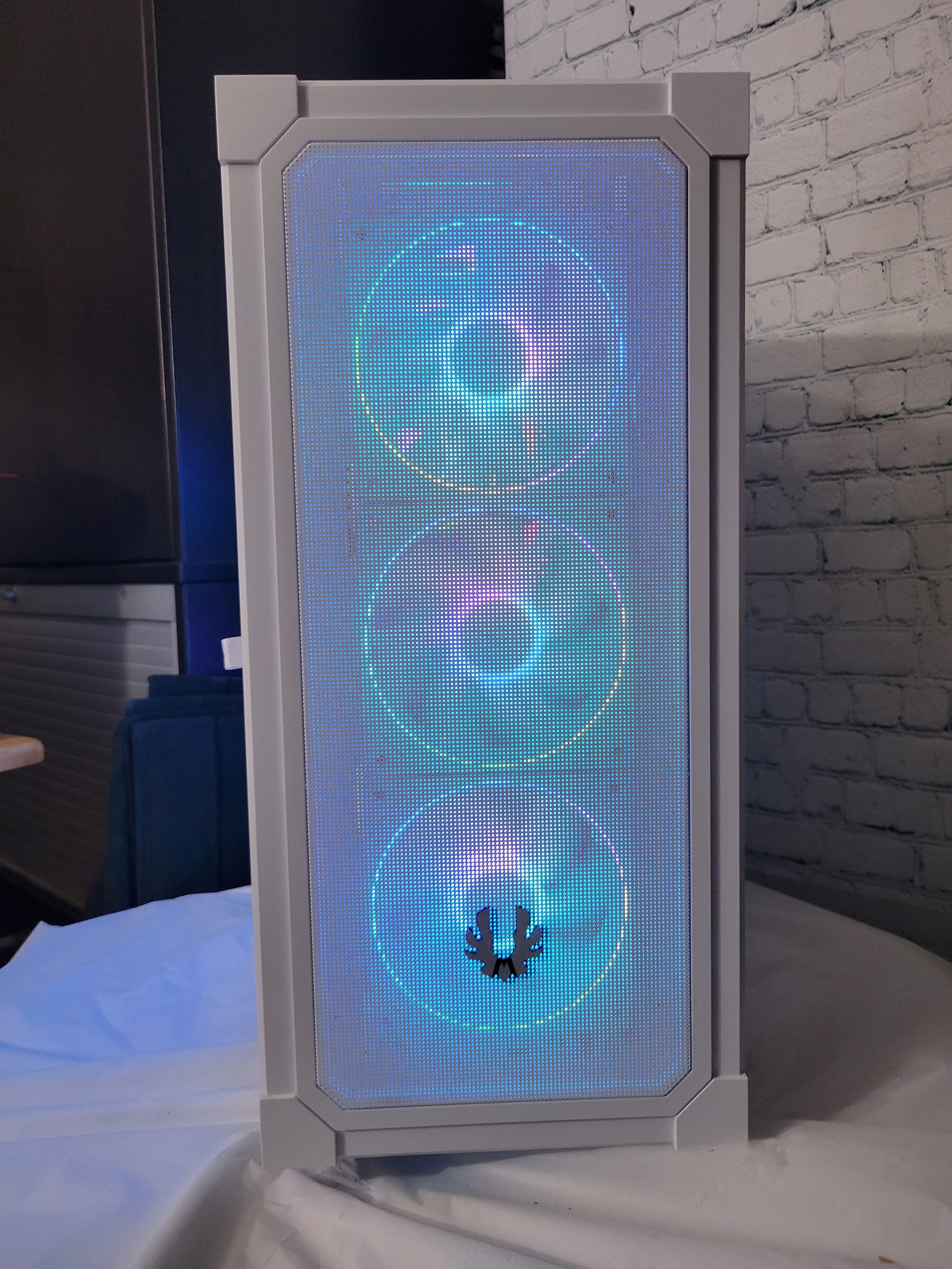One Piece x Asus - Gear 5 Luffy White Gaming PC - HIGH - Up to PS5