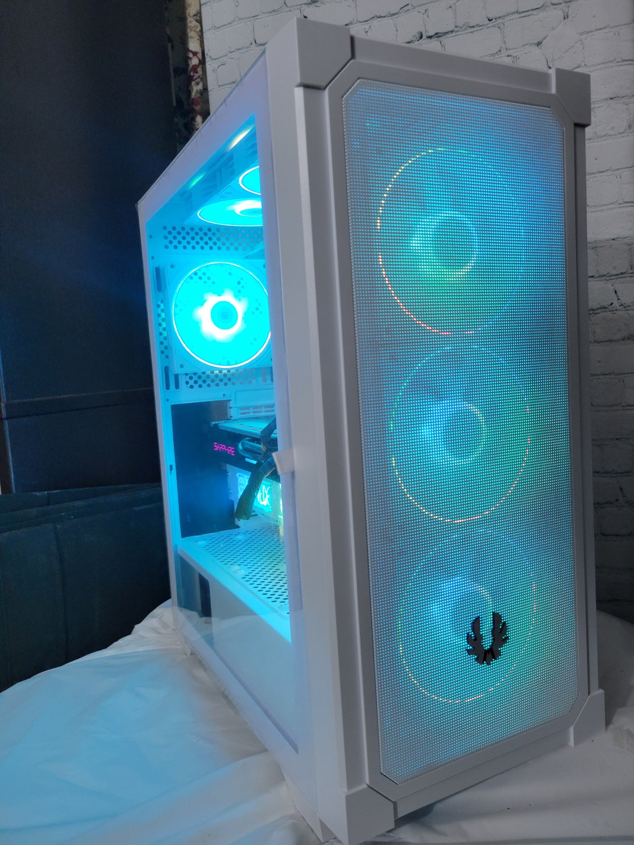 One Piece x Asus - Gear 5 Luffy White Gaming PC - HIGH - Up to PS5