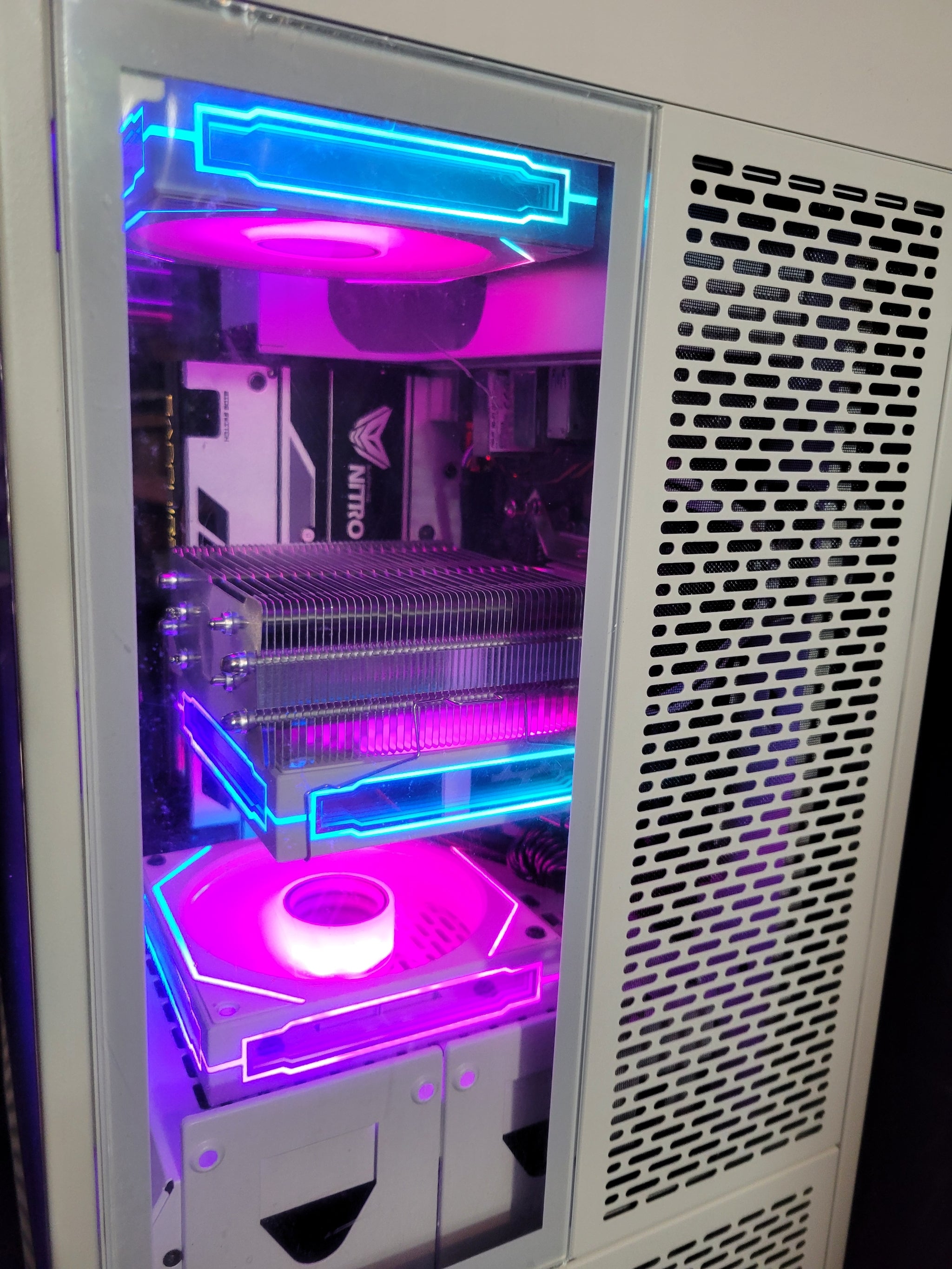 Gigabyte x Thermaltake - The Tower 100 - HIGH - Up to PS5